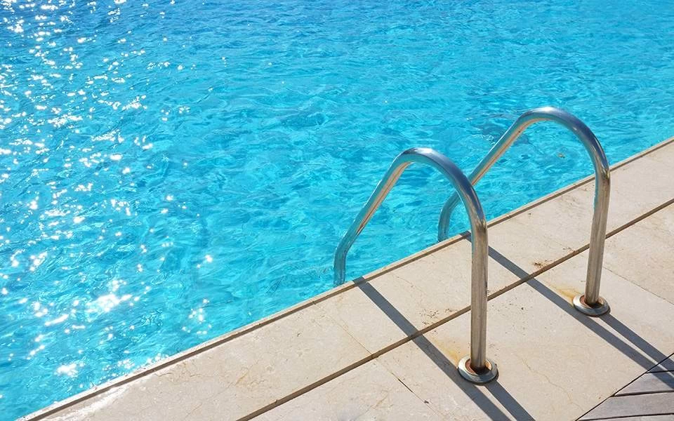 Ελεύθερες οι υπεύθυνες του ξενοδοχείου όπου πνίγηκε η 8χρονη